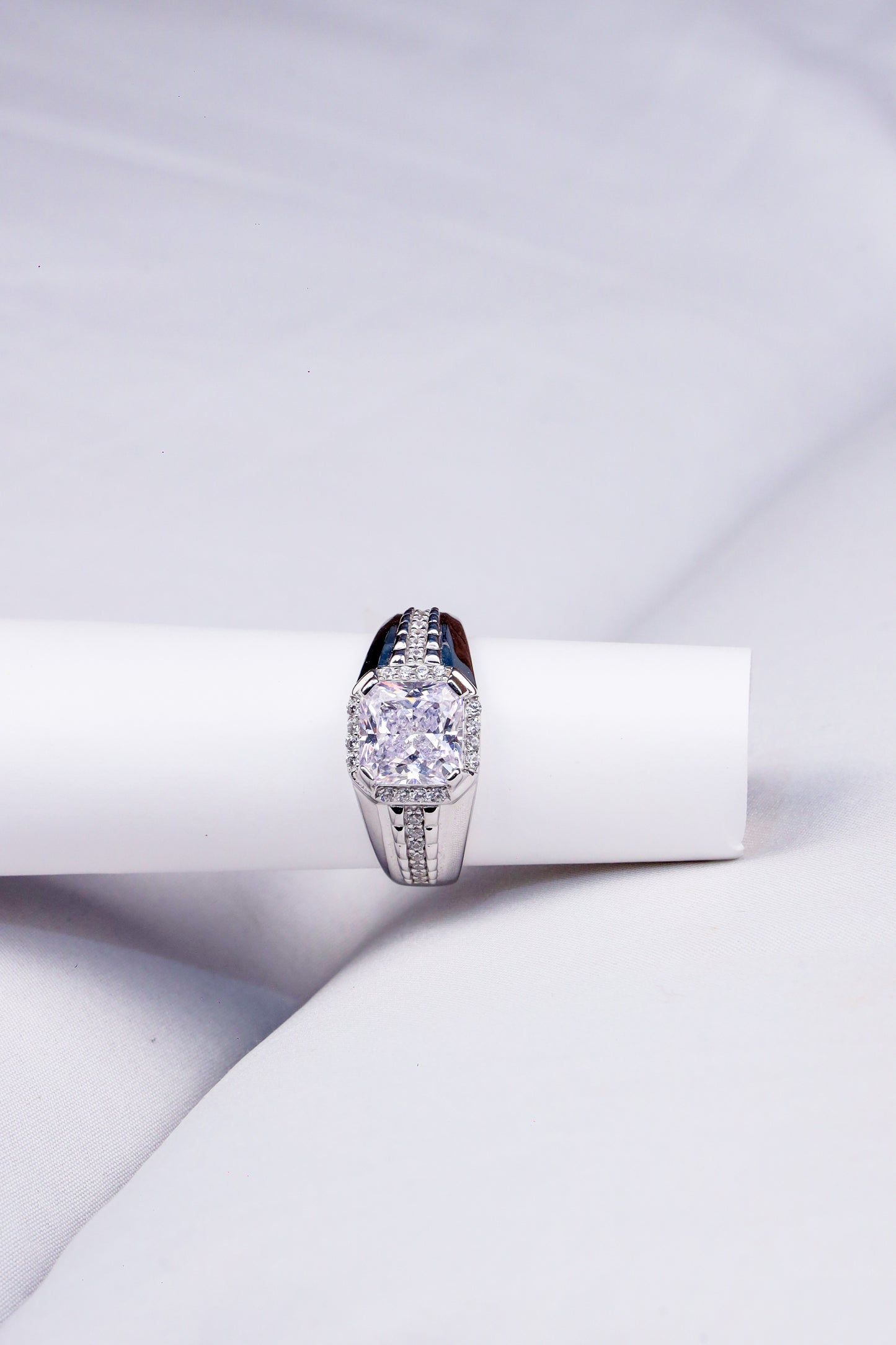 Elegant Silver-Plated Solitaire Men's Ring